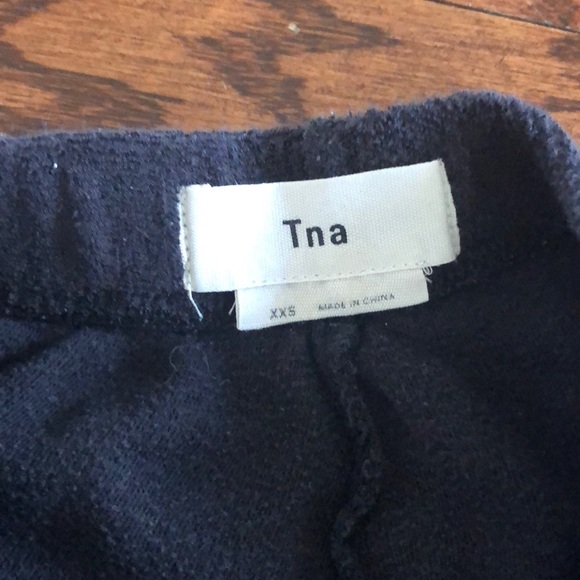 Black shorts with white detailing on the edges - Picture 2 of 3